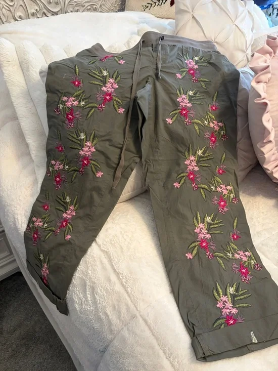 INC International Concepts Olive Green Capris with Pink Floral Embroidery - Picture 4 of 7